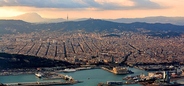 Evening_light_over_Barcelona